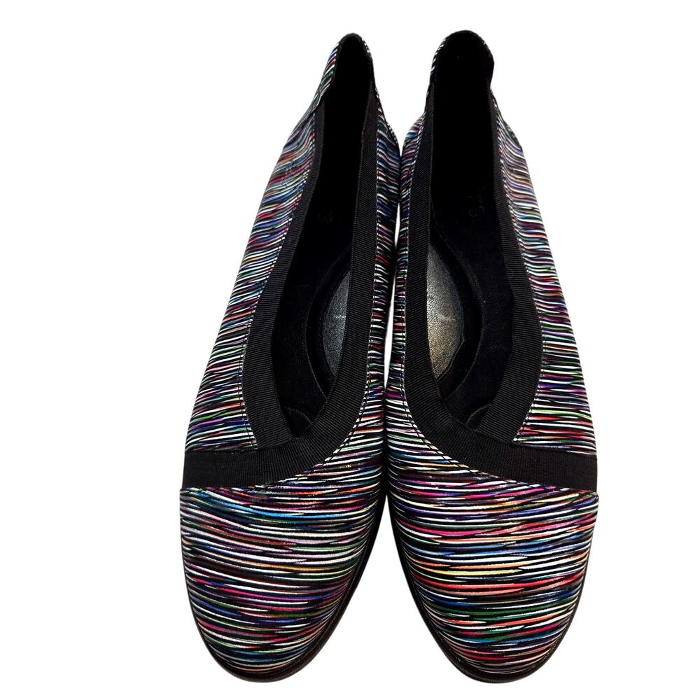 NWT Women's 8.5 Flat Shoe Black Stripes Closed Toe New With Out Box